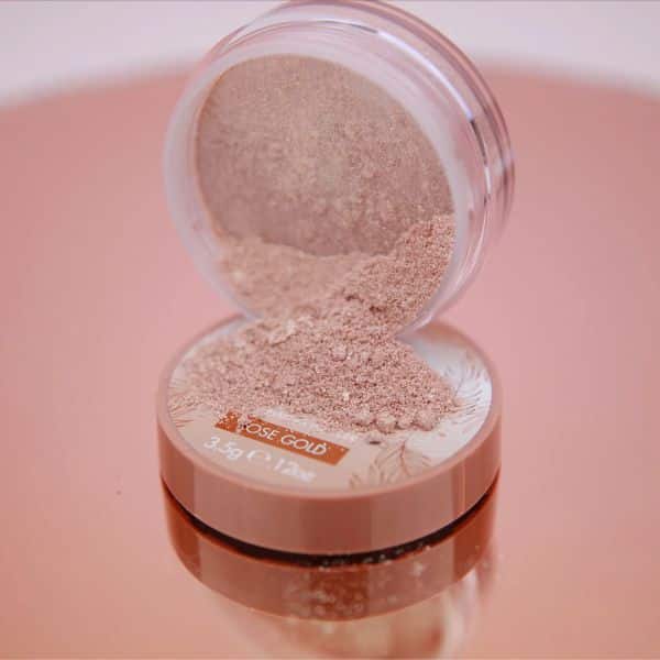 Bellamianta Illuminating Powder By Maura Higgins Rose Gold