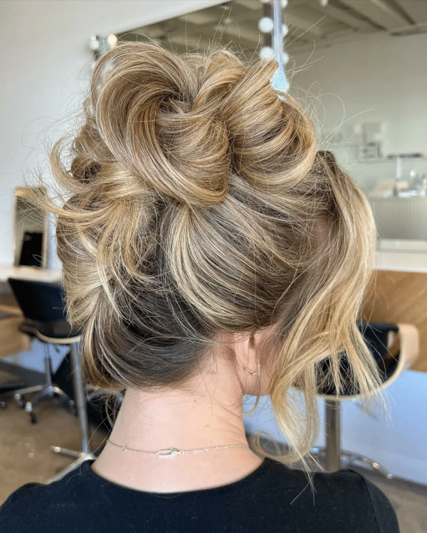 Quick Messy Bun xmas